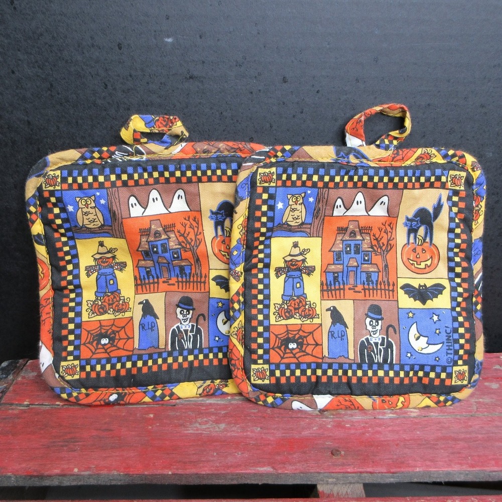 VTG Set of 2 Halloween Potholders Quilted Oven Mitts Spooky Decor Kitchen Linens
